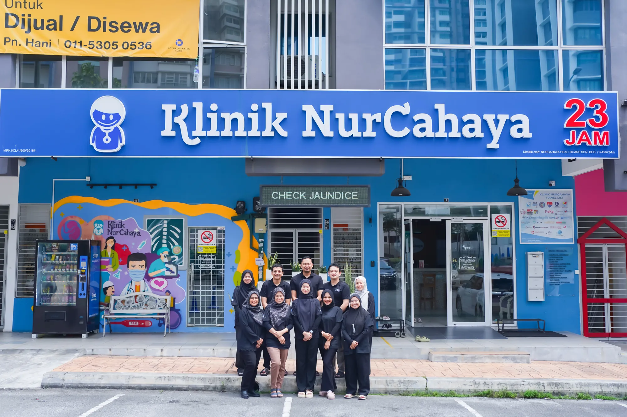 Klinik NurCahaya 23 Jam shopfront in Bandar Puteri Bangi with the clinic team